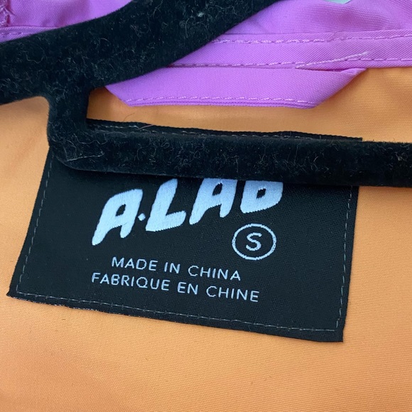 Retro Zip-Up - Picture 3 of 3